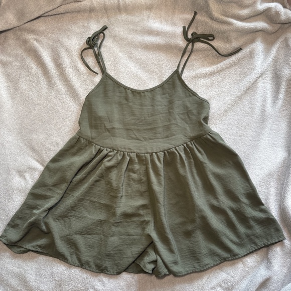 Urban outfitters romper - Picture 1 of 4
